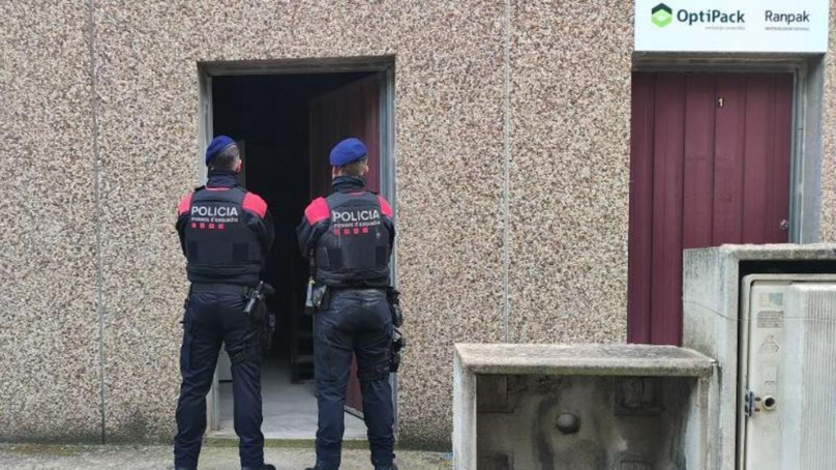 Entrada i registre dels Mossos a una granja de criptomonedes a Sant Vicenç de Castellet