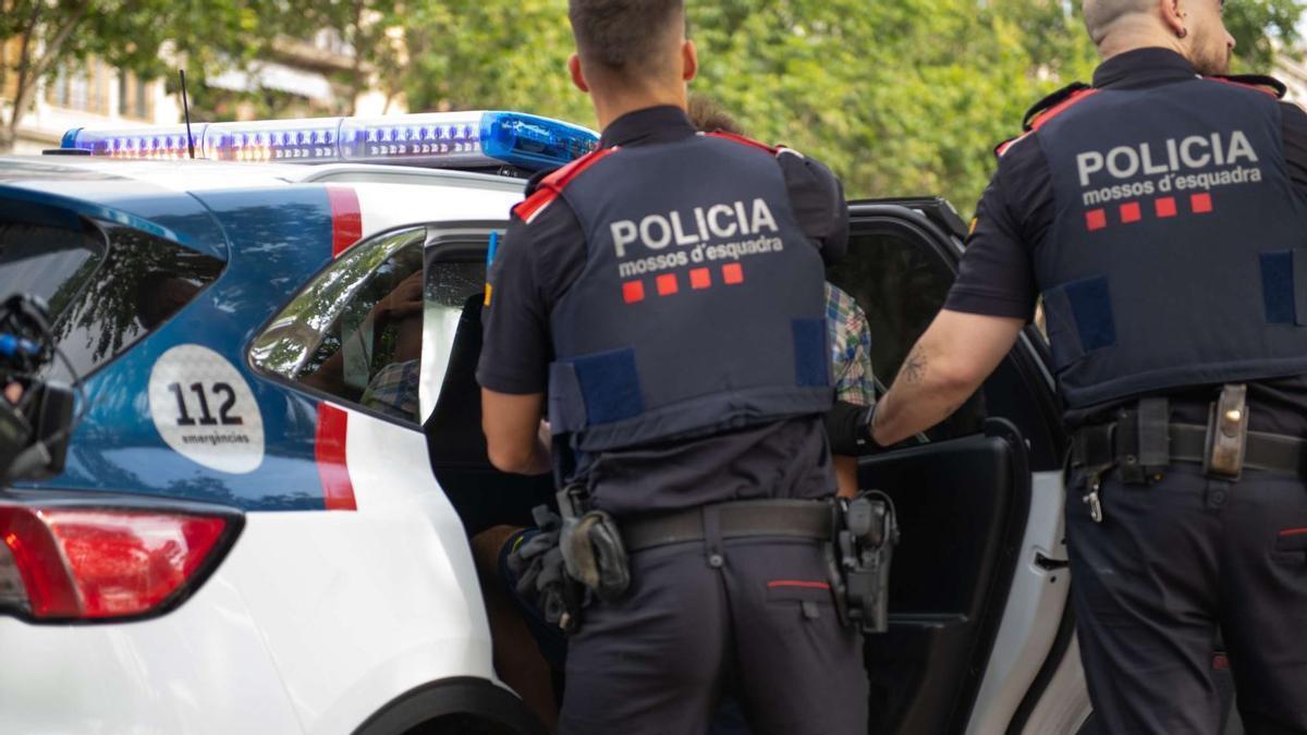 Els Mossos detenen el lladre d’un mòbil a Sant Vicenç que suposadament havia quedat per comprar