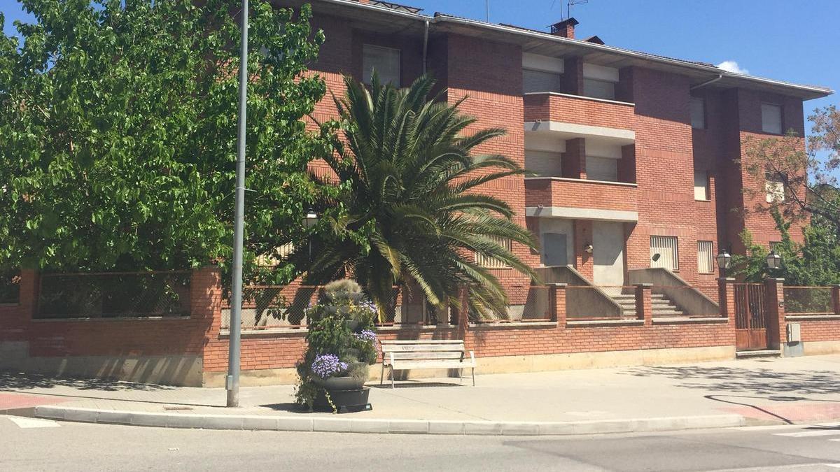 Comença la reconversió de la caserna de Sant Vicenç de Castellet en habitatge social