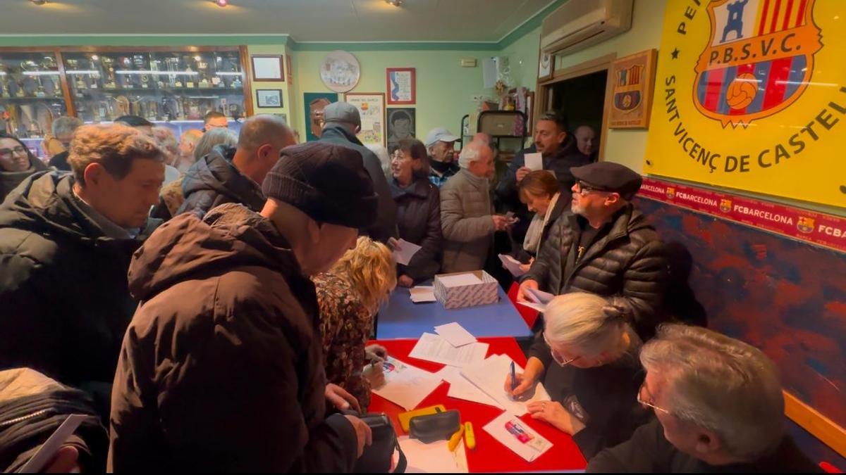 Nervis i tensió en la votació a la Penya Blaugrana de Sant Vicenç