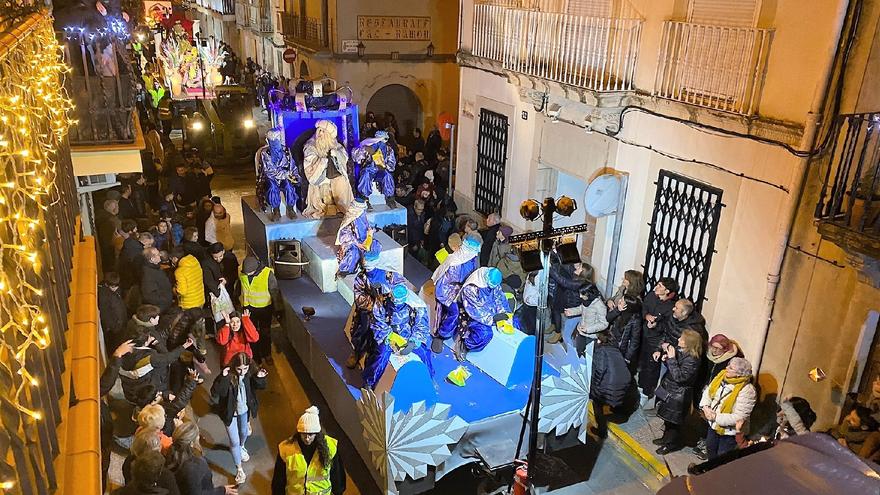 Sant Vicenç torna a saludar els Mags amb pirotècnia     