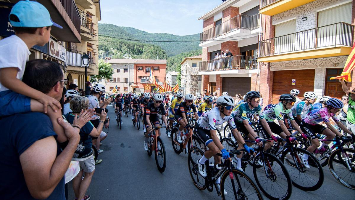 Sant Vicenç de Castellet ja està a punt per rebre dissabte el pilot de la Volta Ciclista femenina