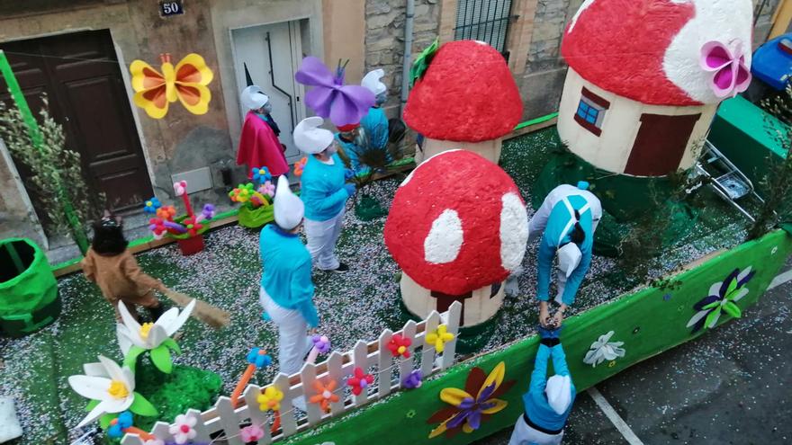 El Carnaval de Sant Vicenç multiplica els personatges clàssics     