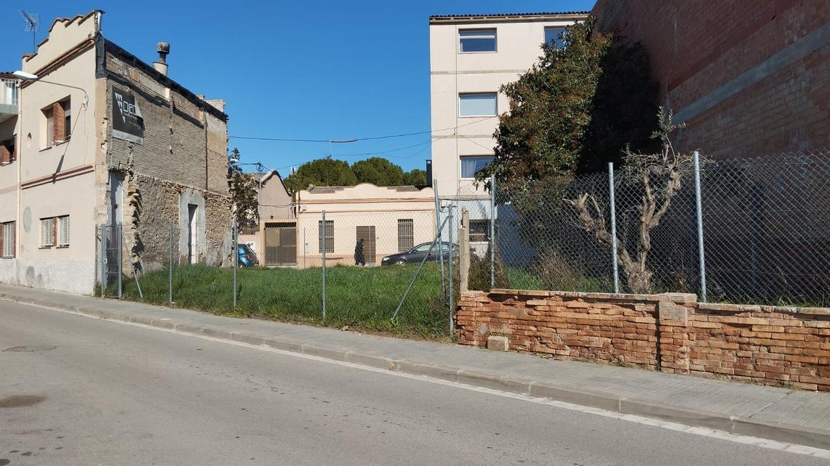 L’Agència de l’Habitatge assumeix fer pisos de protecció oficial en un solar de Sant Vicenç