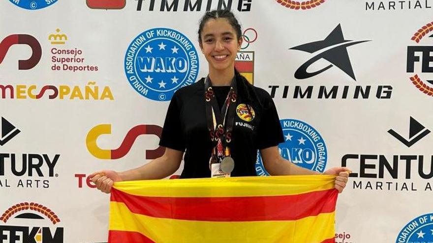 Sara Ouraichi, subcampiona d'Espanya júnior de kickboxing amb Catalunya