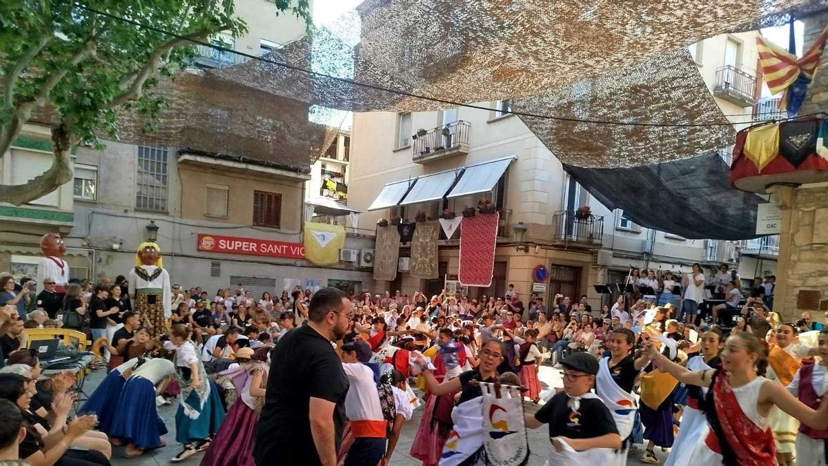 Sant Vicenç fa el pròleg de la gran ballada de gitanes amb les infantils