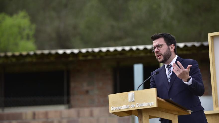 El Govern presenta a Sant Vicenç un pla global per canviar cobertes d'amiant per plaques solars         