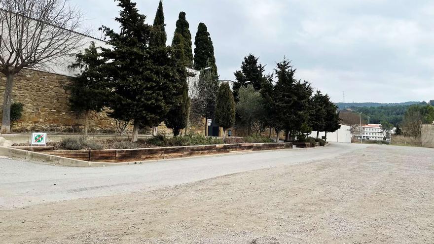 Sant Vicenç adequarà un espai verd a l'esplanada de davant del cementiri     