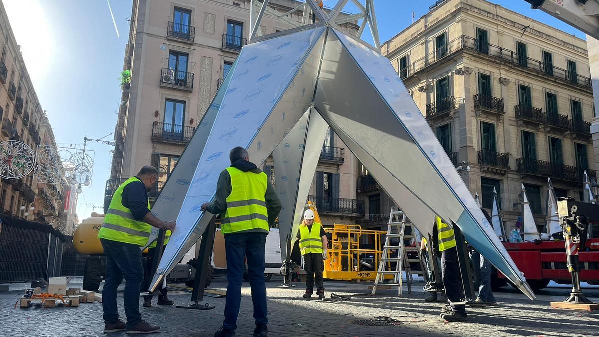 L’estel de Nadal que il·luminarà la plaça Sant Jaume surt de Sant Vicenç