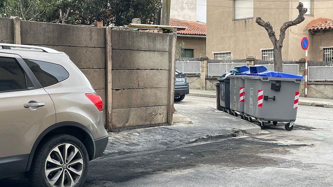 Cremen tres contenidors i un cotxe en dos incendis provocats a Sant Vicenç de Castellet