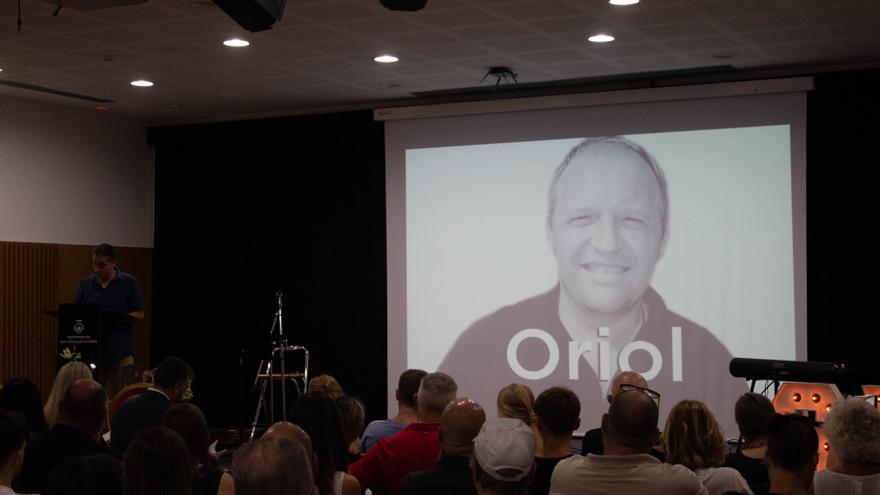 Sant Vicenç de Castellet homenatja Oriol Sardà amb la medalla d'honor