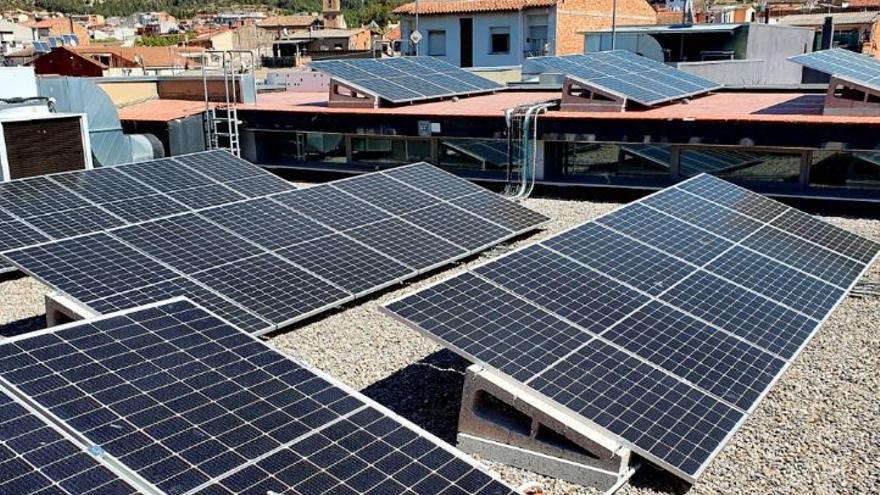 Sant Vicenç de Castellet completa la instal·lació de plaques solars a la biblioteca municipal